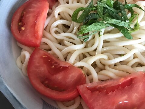 たっぷりトマトの冷やしうどん